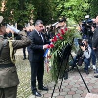 Predsjednik RH Zoran Milanović položio je vijenac ispred Spomenika braniteljima