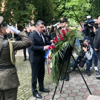 Predsjednik RH Zoran Milanović položio je vijenac ispred Spomenika braniteljima