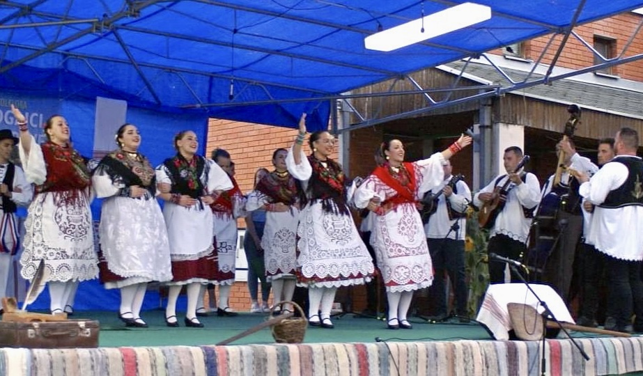 Na smotri folklora “U Podgajci pokraj Drave”