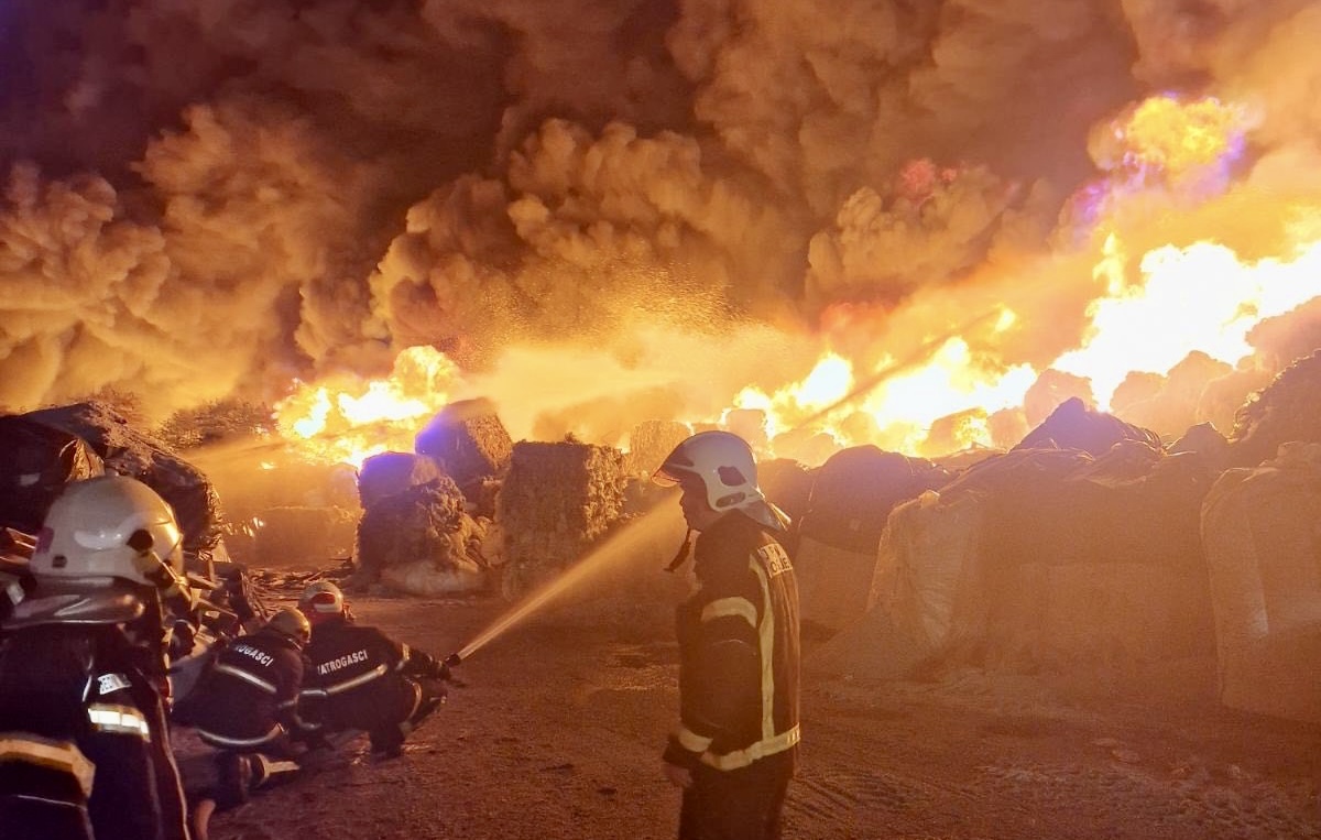 Požar u dvorištu osječke tvrtke Drava Internacional