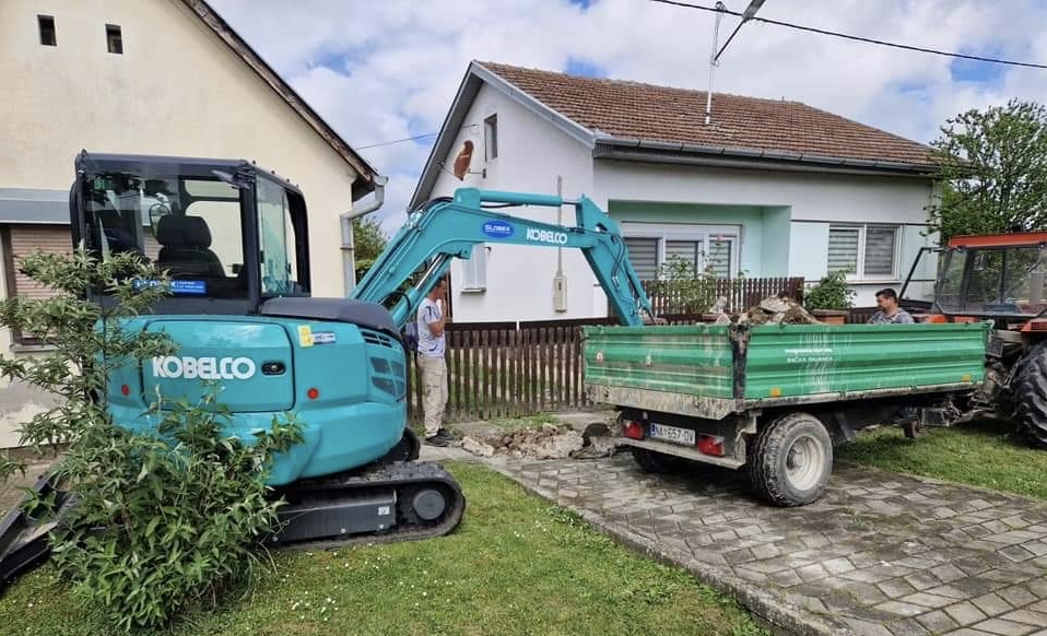 Rekonstrukcija pješačkih staza u Miholjačkom Poreču