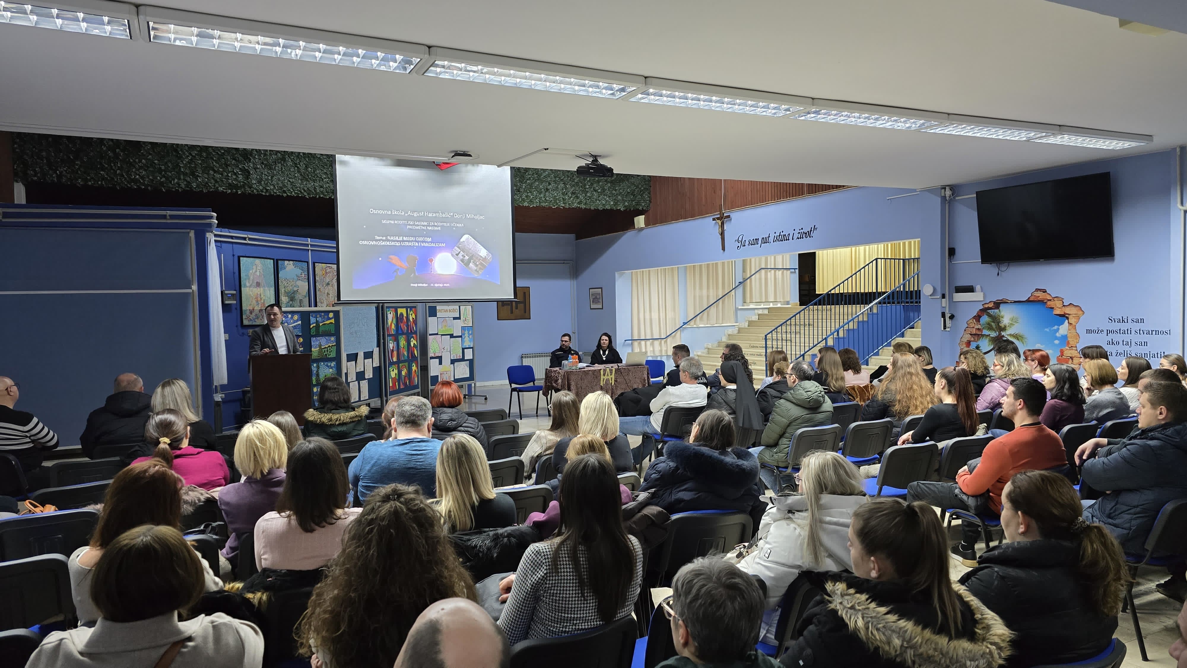 Roditelji, škola i institucije zajedno protiv nasilja i vandalizma