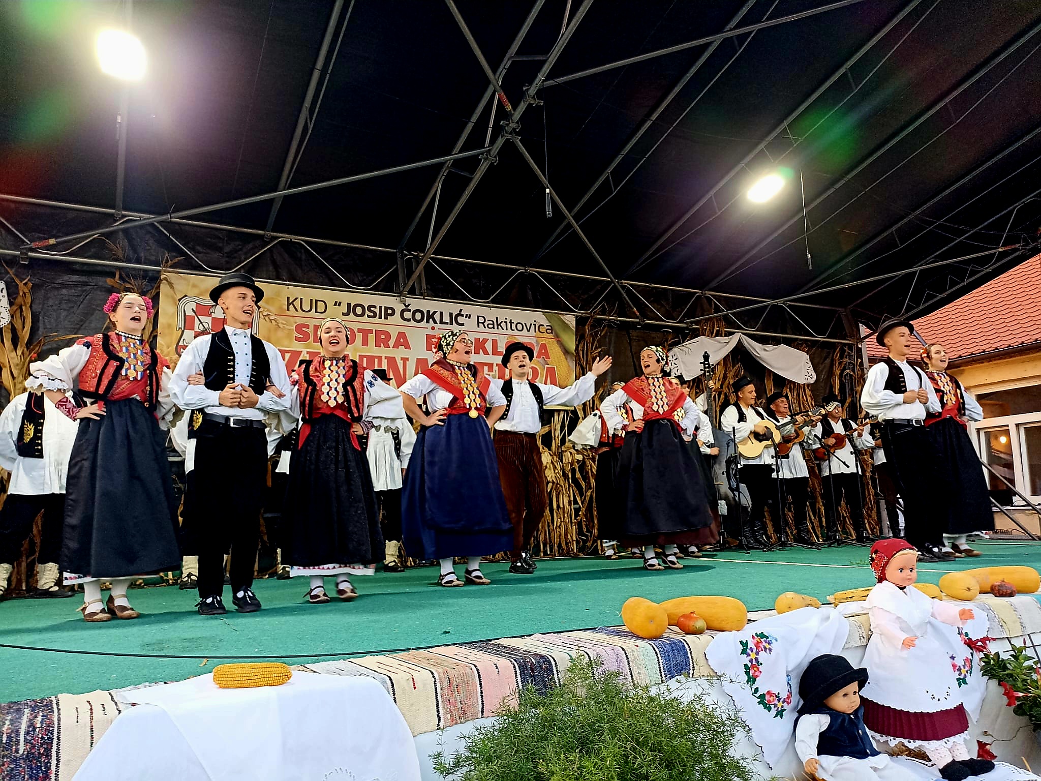 Folklor, stari običaji i okusi tradicije na 29. „Zlatnoj berbi“ u Rakitovici