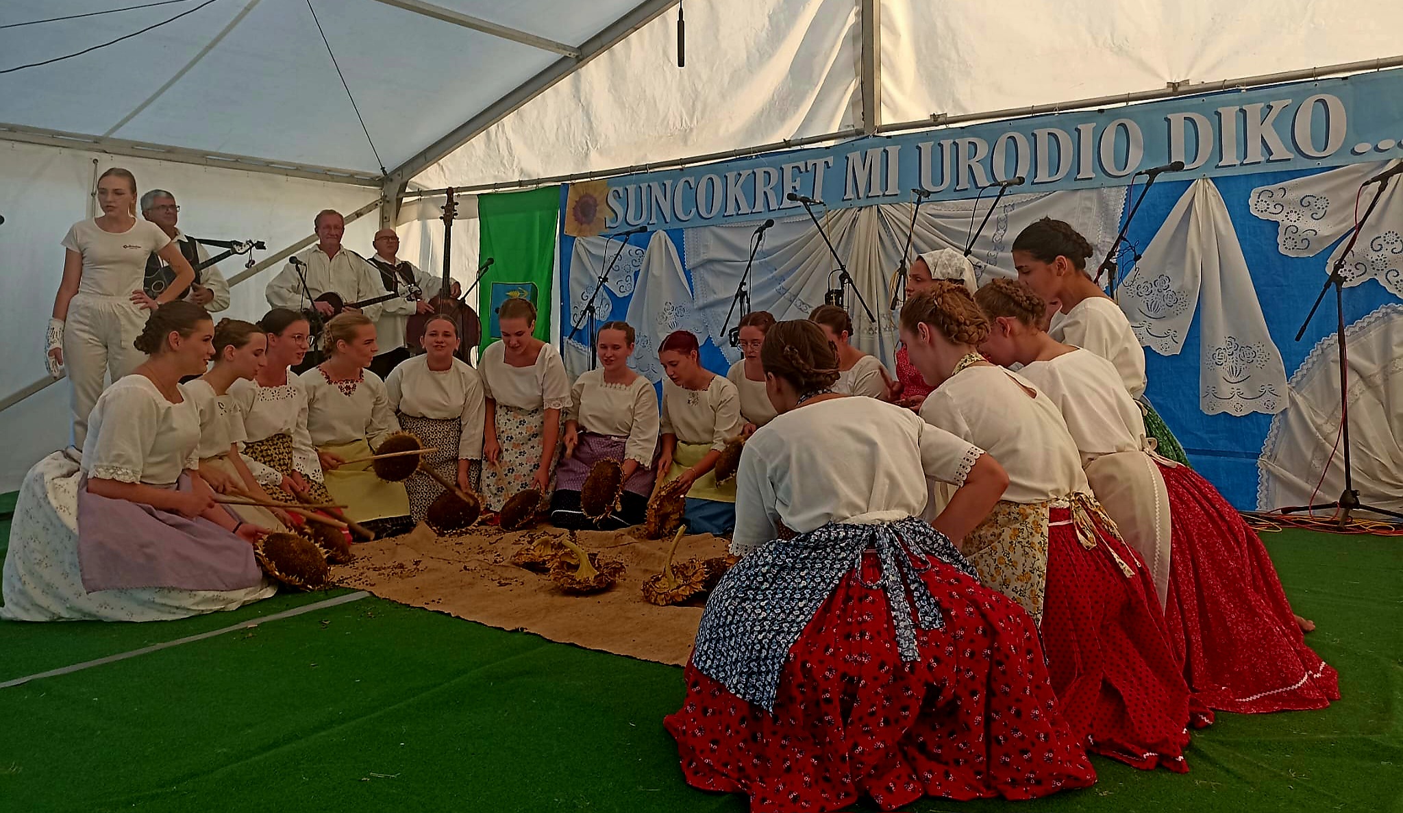 Pjesma, ples, tambura i slavonska tradicija ponovno su okupili brojne ljubitelje folklorne baštine